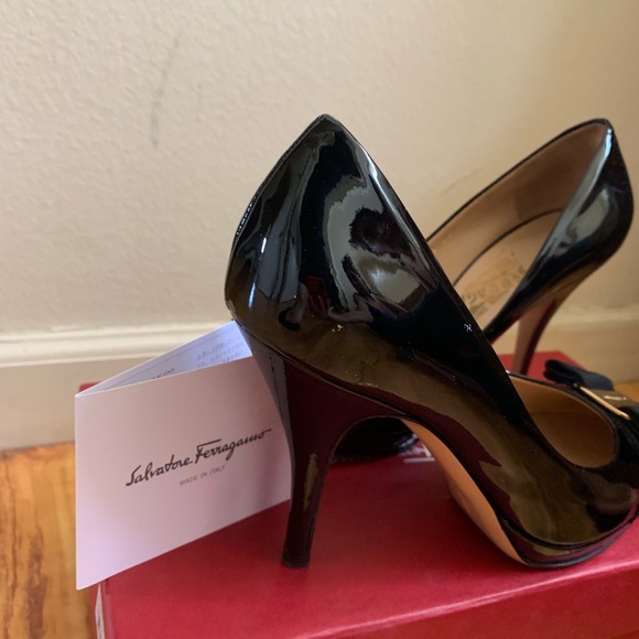 Salvatore Ferragamo Tina Patent leather heels - Picture 7 of 8